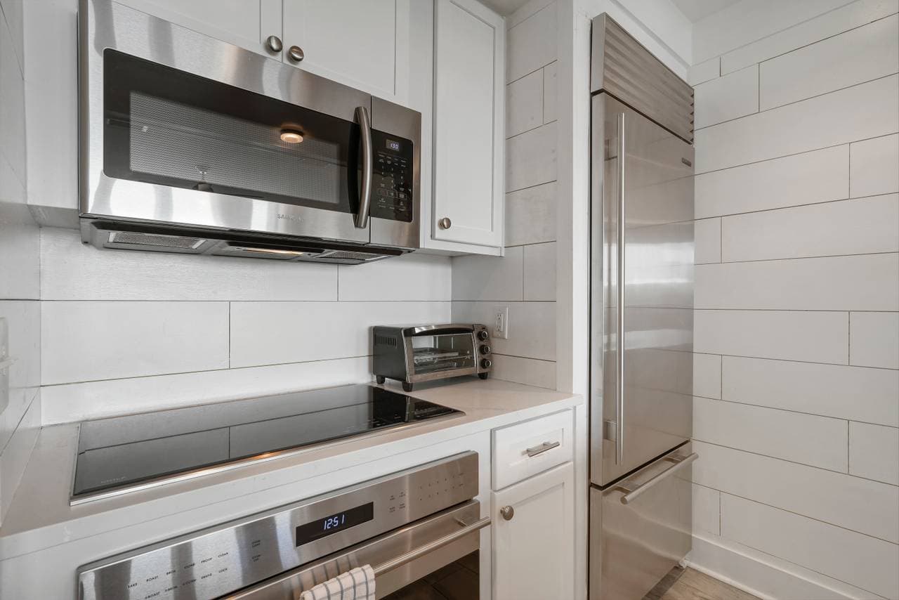 Above The Crowd Home - Image 10