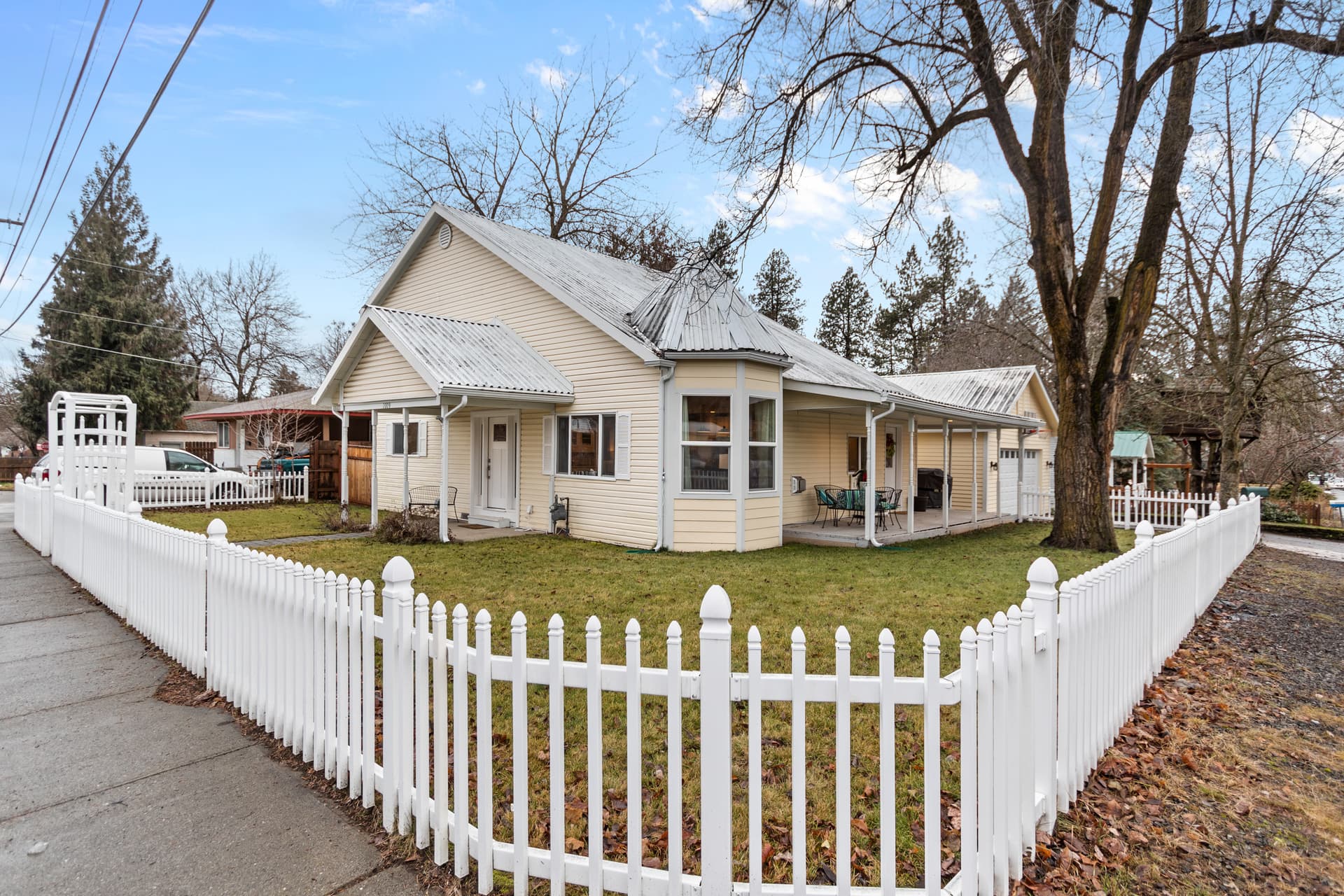 Cottage On The Corner - Image 5