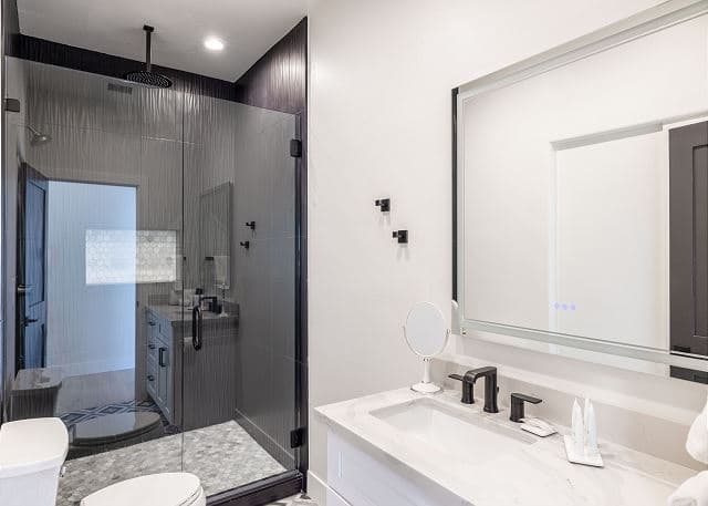 Estate on the River - Image 39