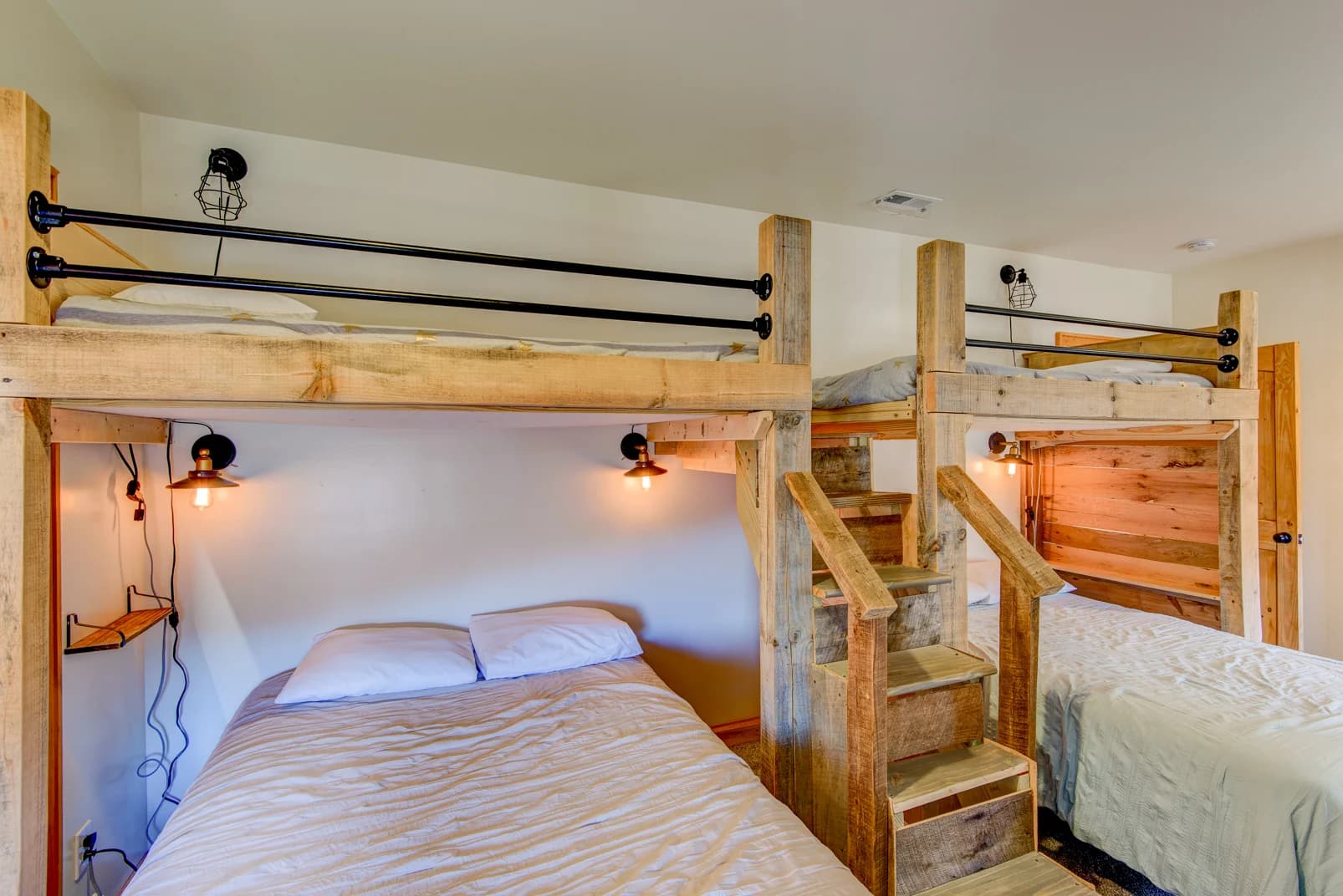 Mountain Range Retreat - Image 32