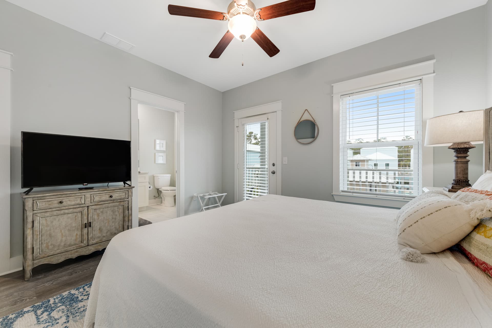 Porches N' Paradise House - Image 21