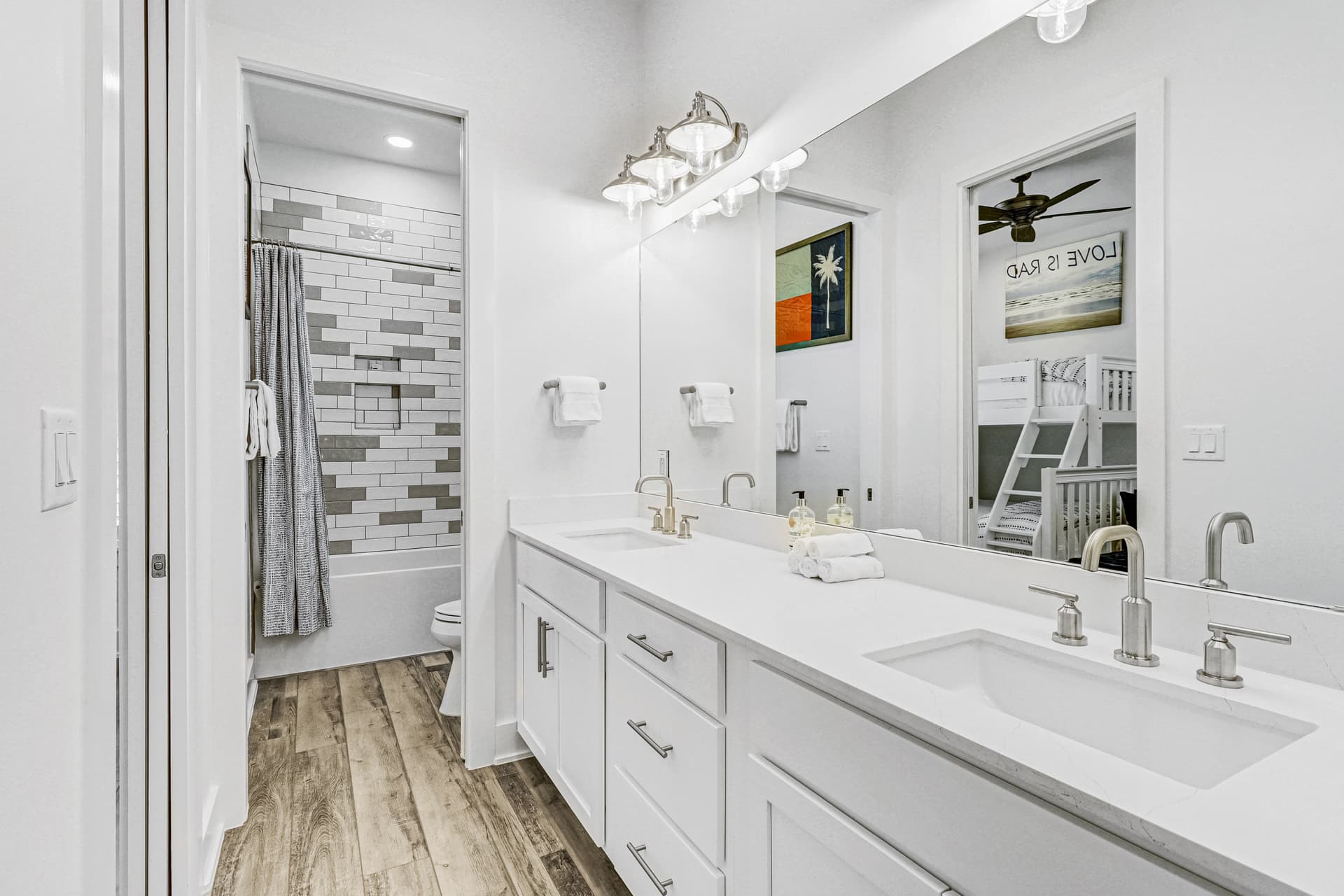 Sunset Avenue Stunner - Image 18