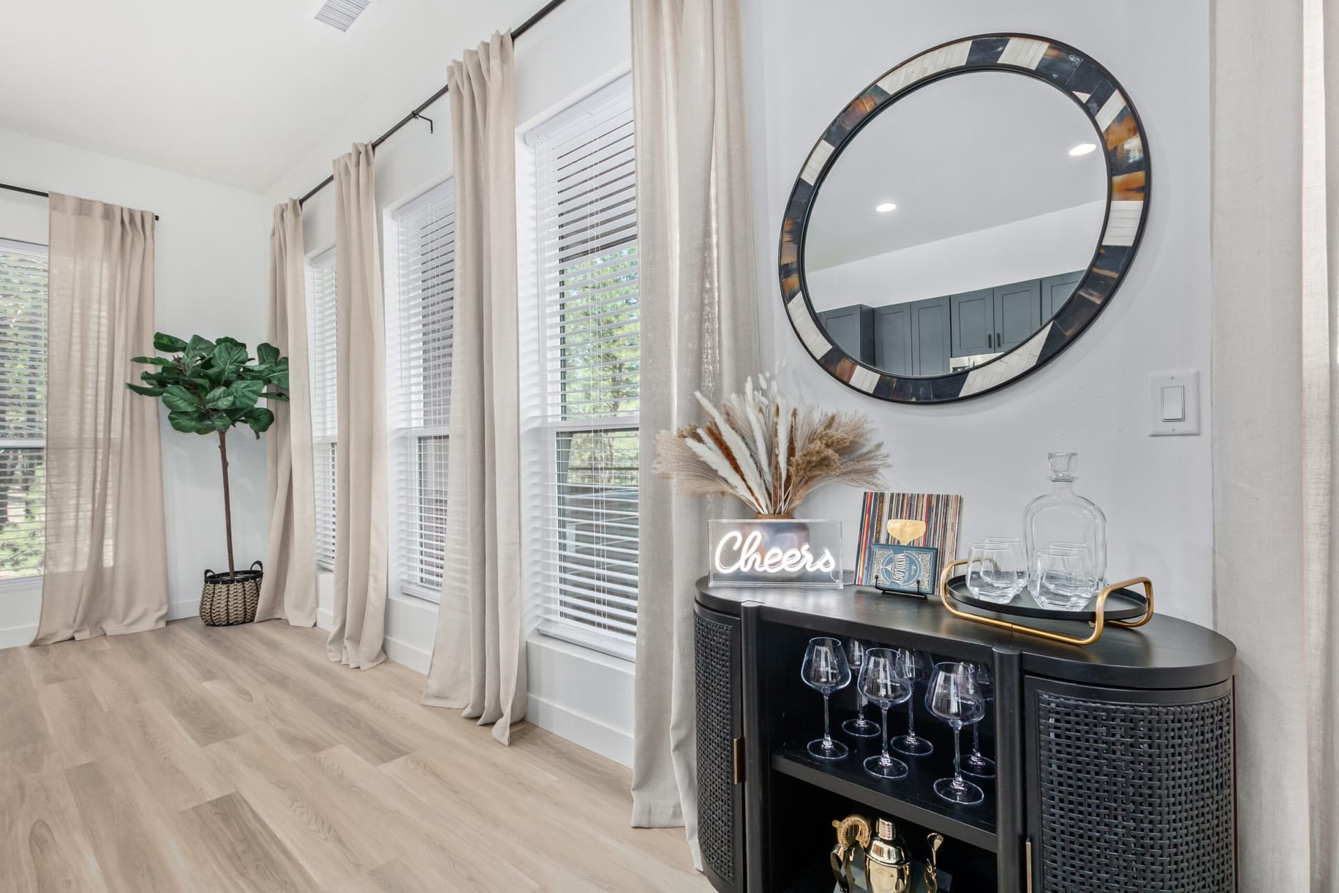 Le Cabin Noir - Image 9