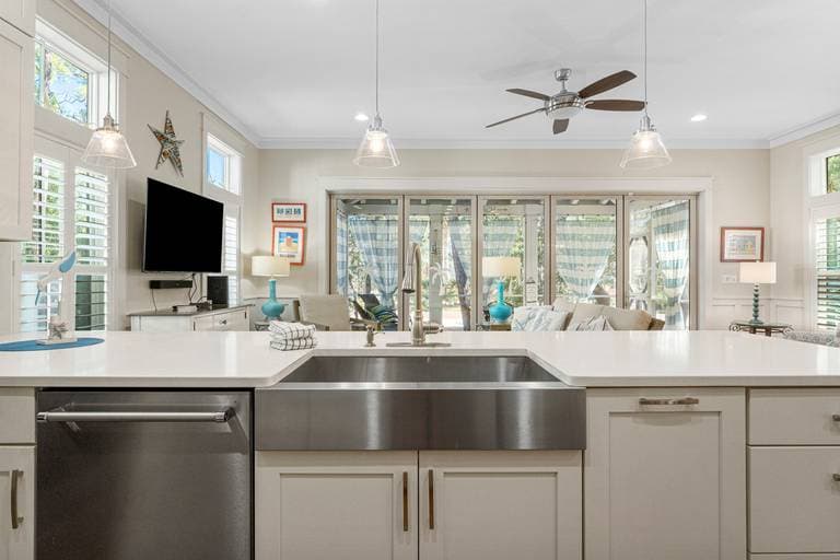 Connecticut Yankee - Image 10