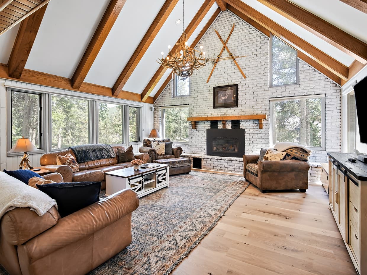 Sapphire Chalet - Image 2