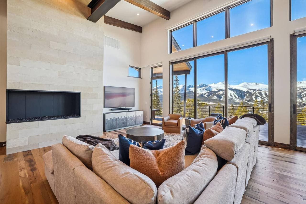 Modern View Manor - Image 4