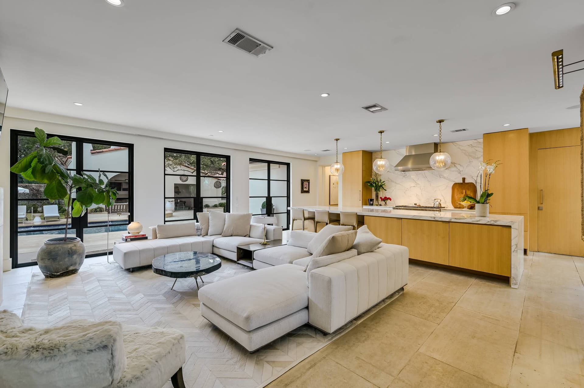 Austin Splendor - Image 8