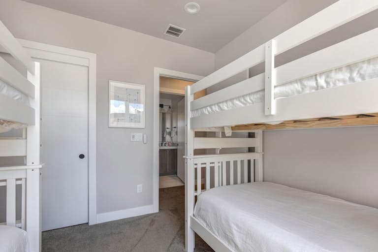 Hideout Hideaway - Image 27