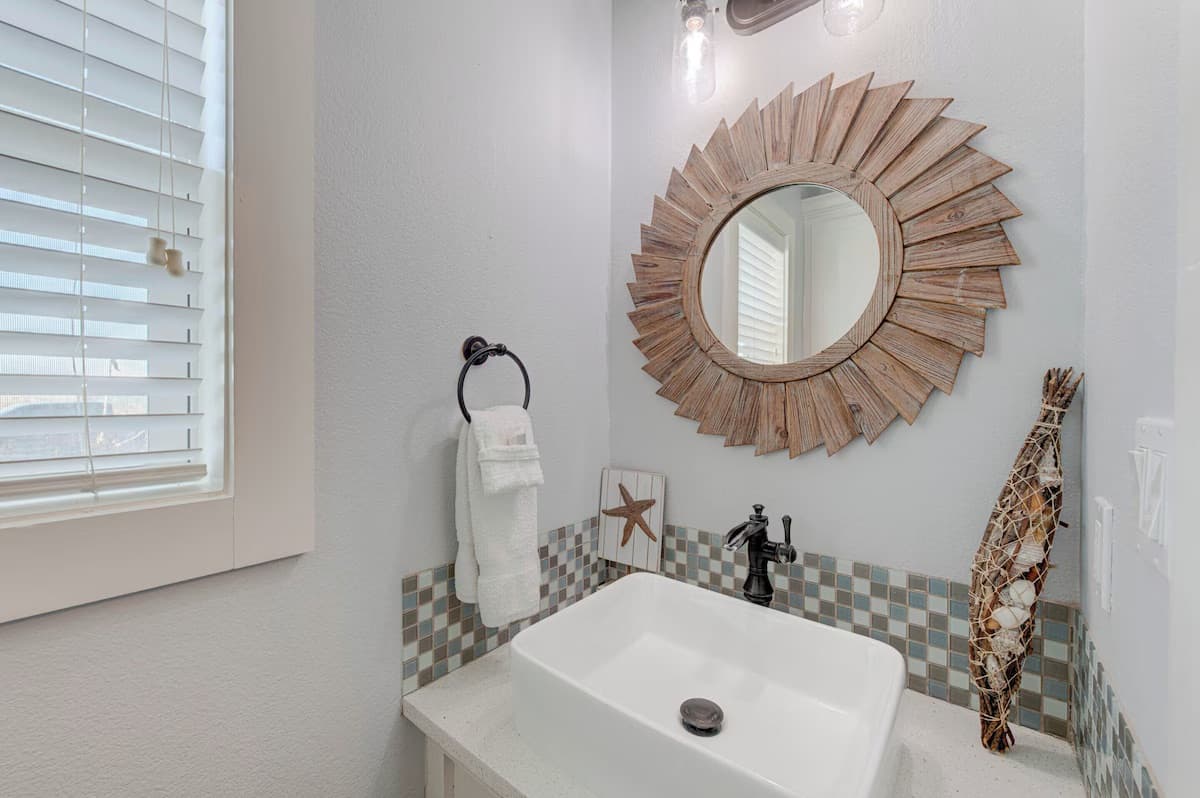 Postcard From Paradise - Image 30