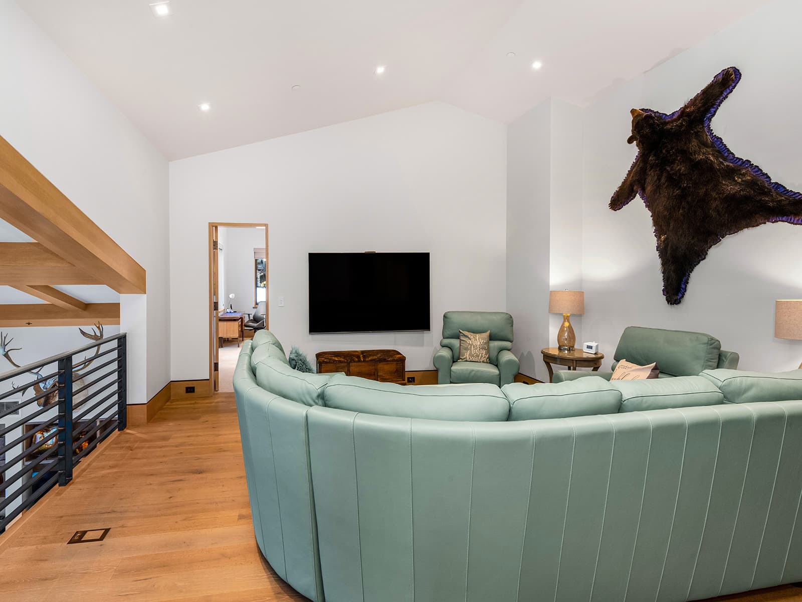 Red Lion Penthouse - Image 21