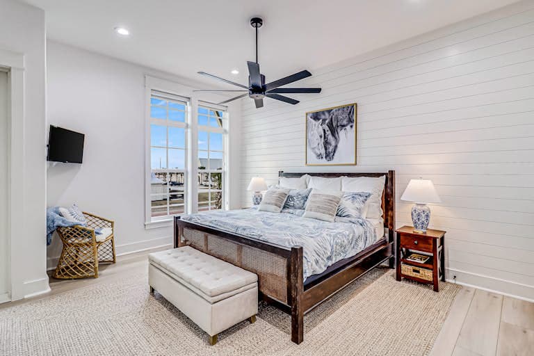 Commodore’s Hideout - Image 19