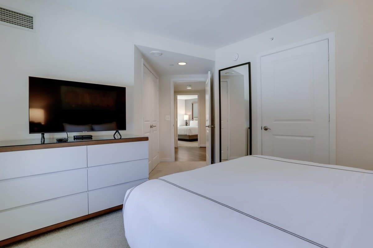 Red Brick Residence - Image 9