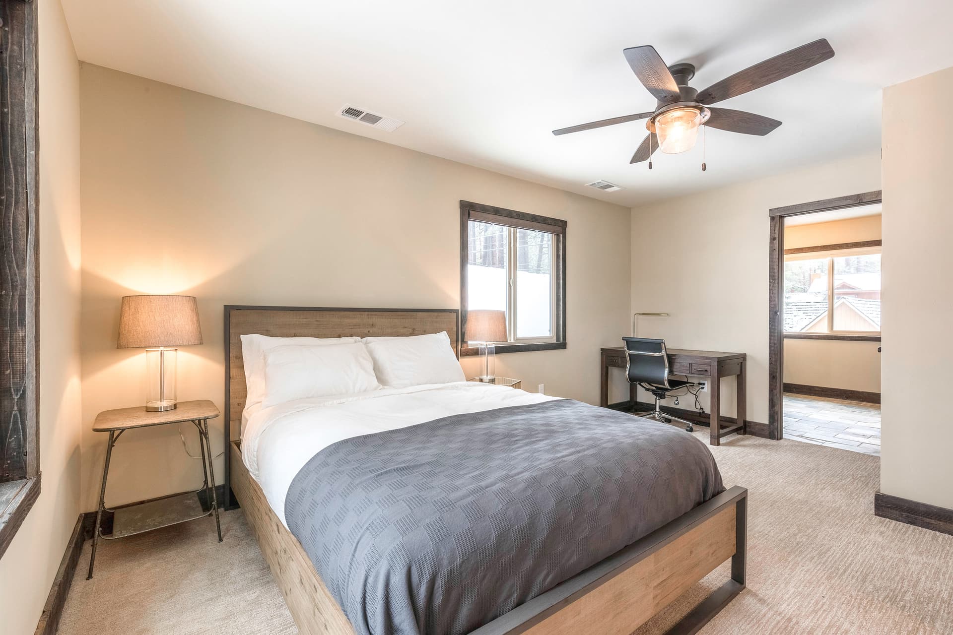 Blue Lakeview Place - Image 13