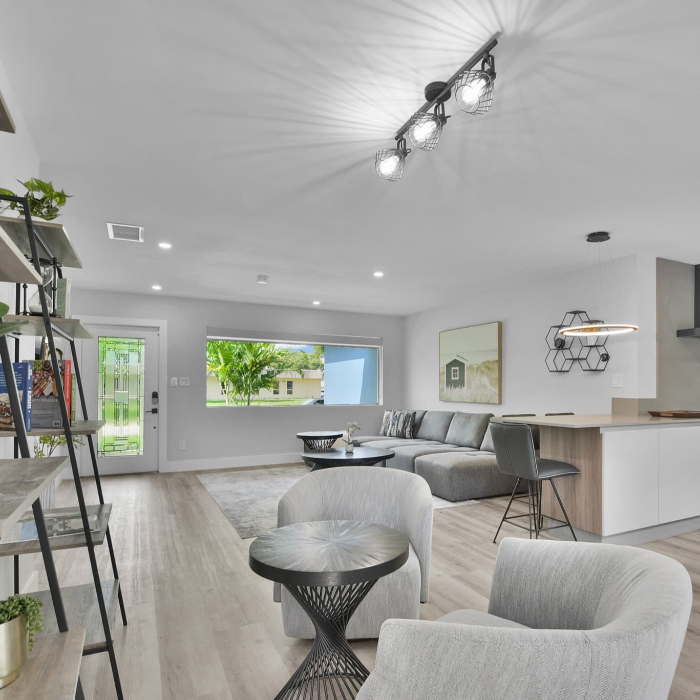 Bluebird House - Image 7