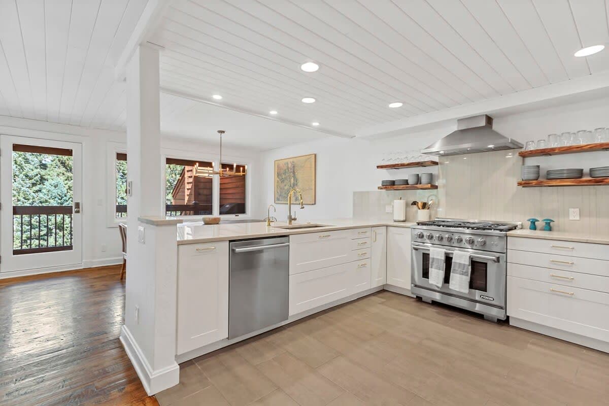 Peak Eight Mountain Escape - Image 7