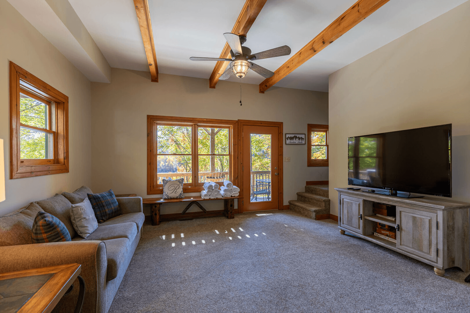 Log Inn at River Ridge - Image 15