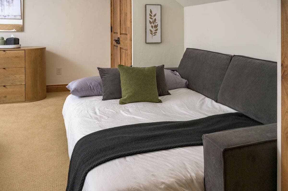 Four Sisters - Image 69