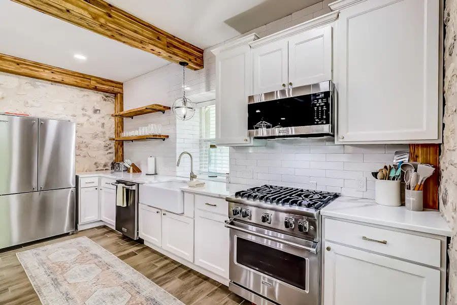 Downtown Charmer - Image 9