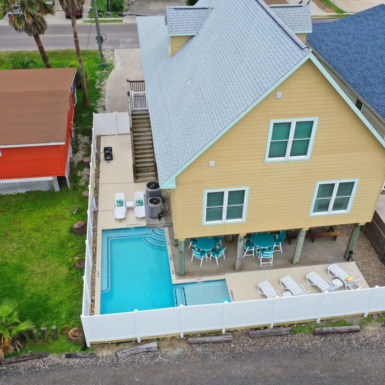 Moxy's Beach House - Image 1