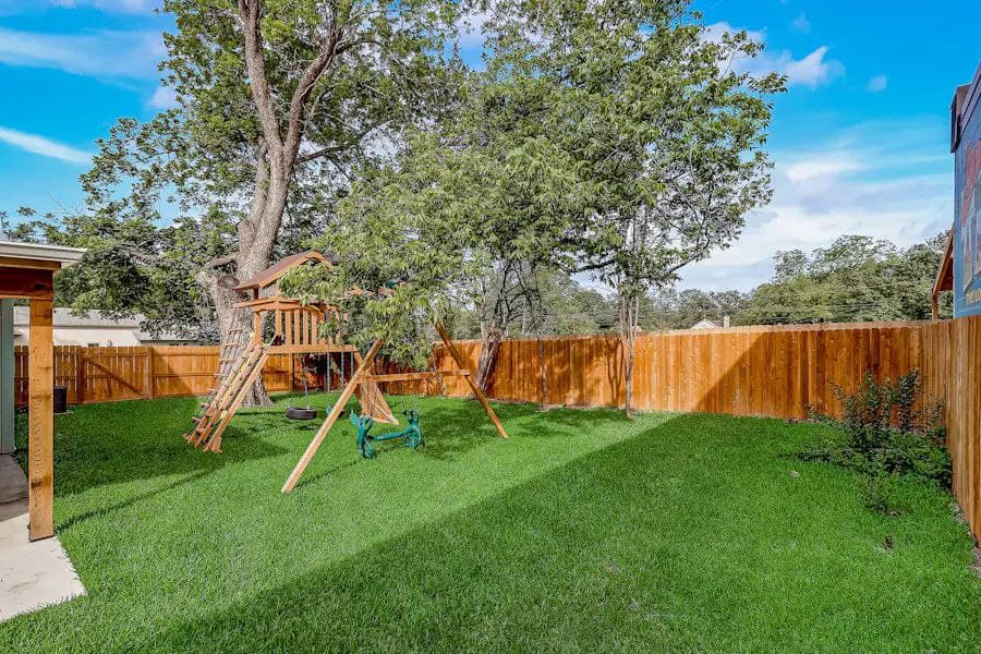 Downtown Charmer - Image 32