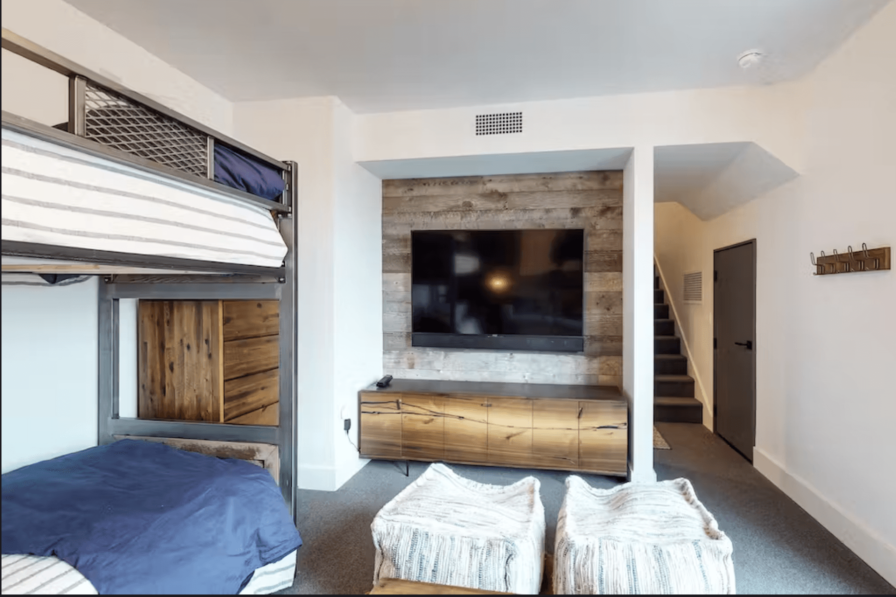 Lake Cabin - Image 24