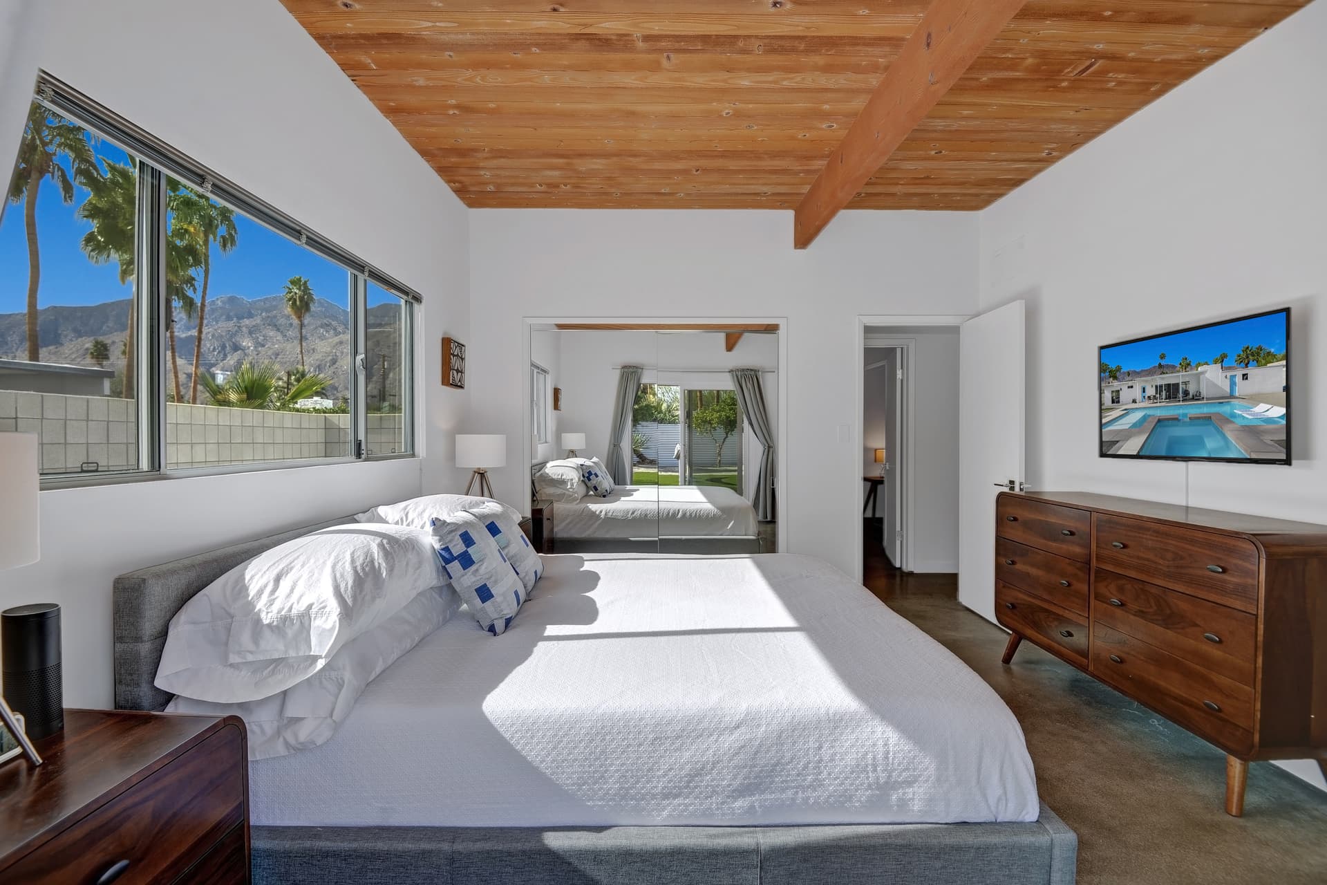 Mid Century Meiselman Home - Image 9