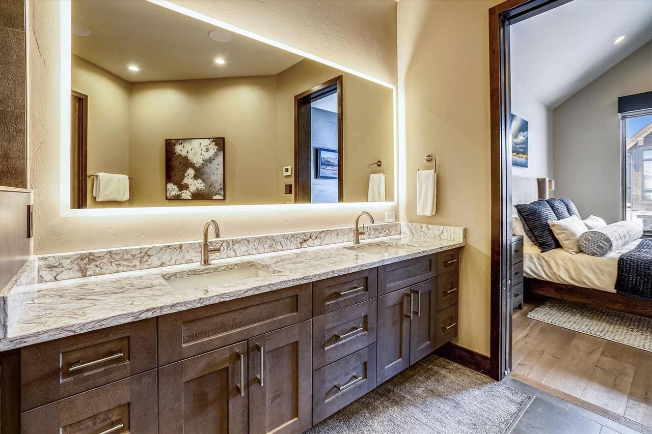 Falcon Haus - Image 12