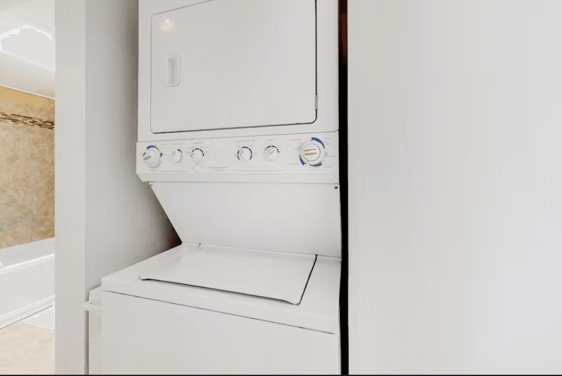 Golden Desert Willow Home - Image 15