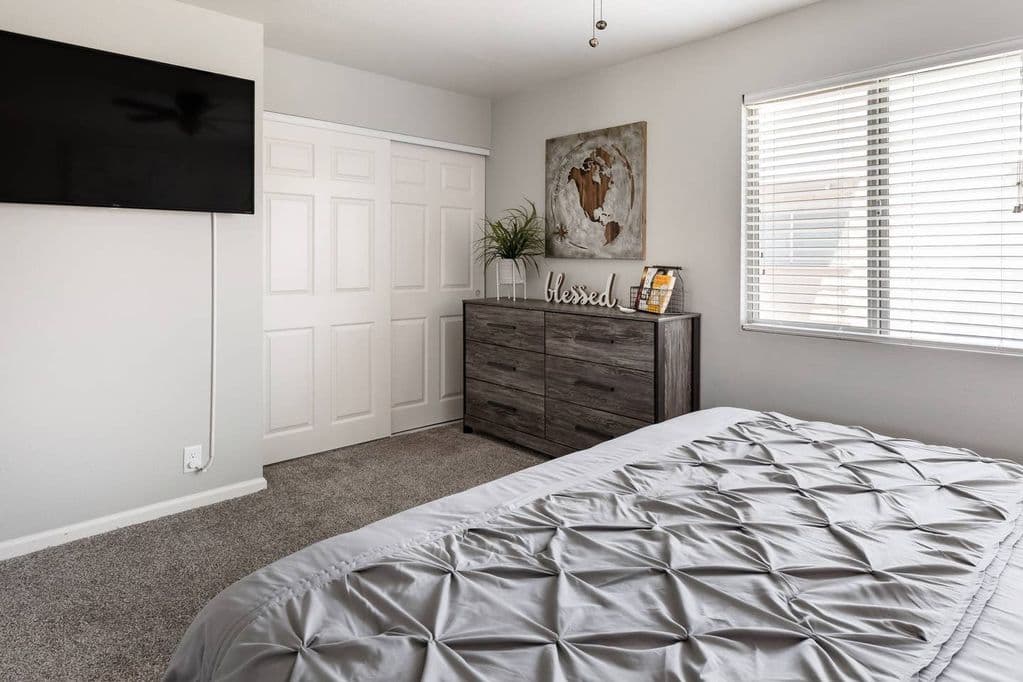 Rustic Modern Townhouse - Image 16