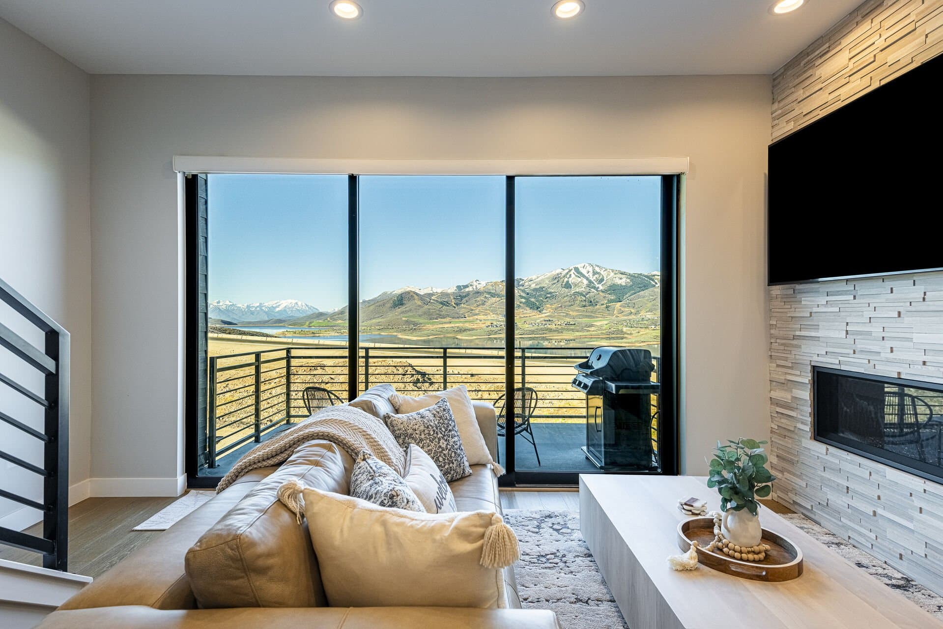 Hideout Epic View - Image 1