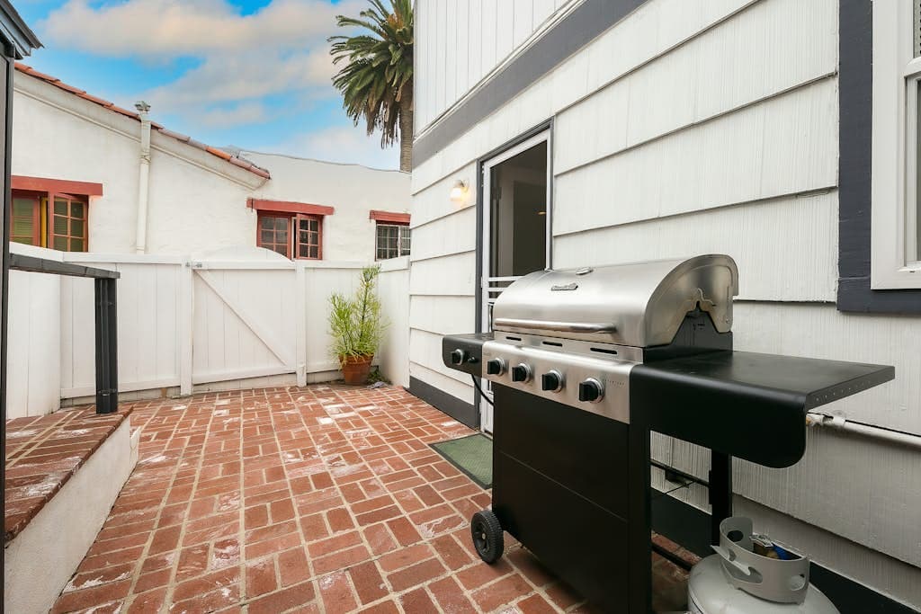 Retreat Compound - Image 24