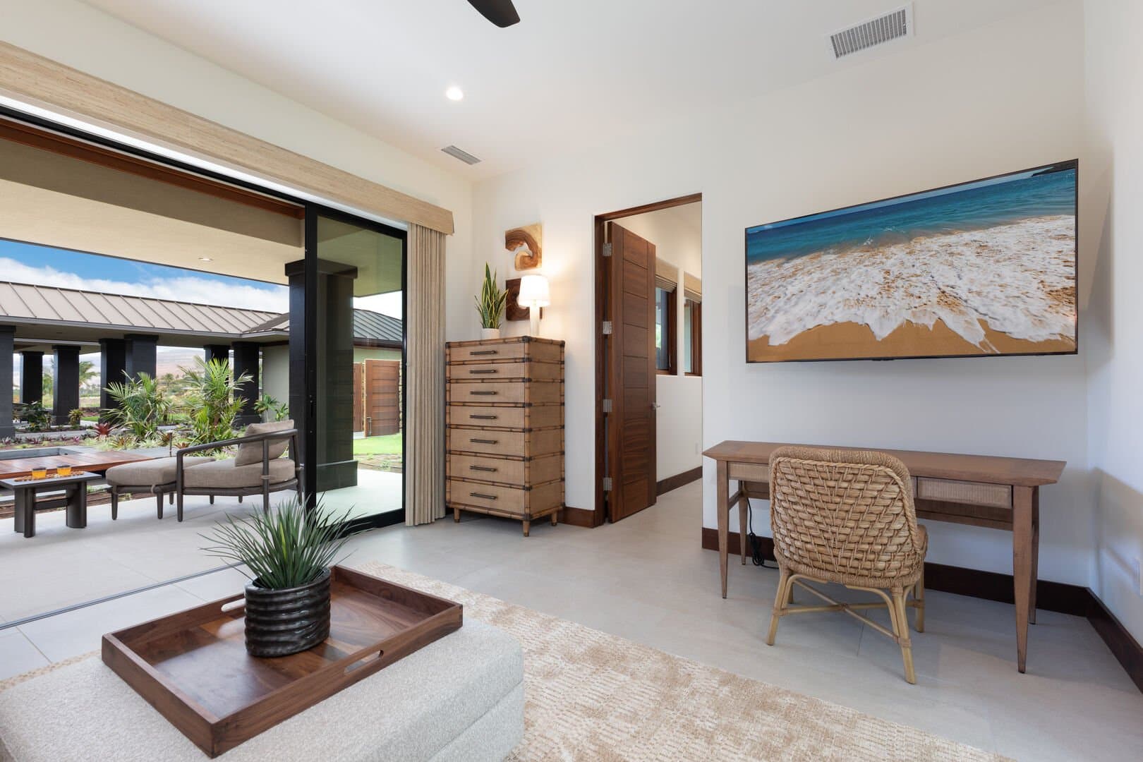 Hawaiian Elegance - Image 24