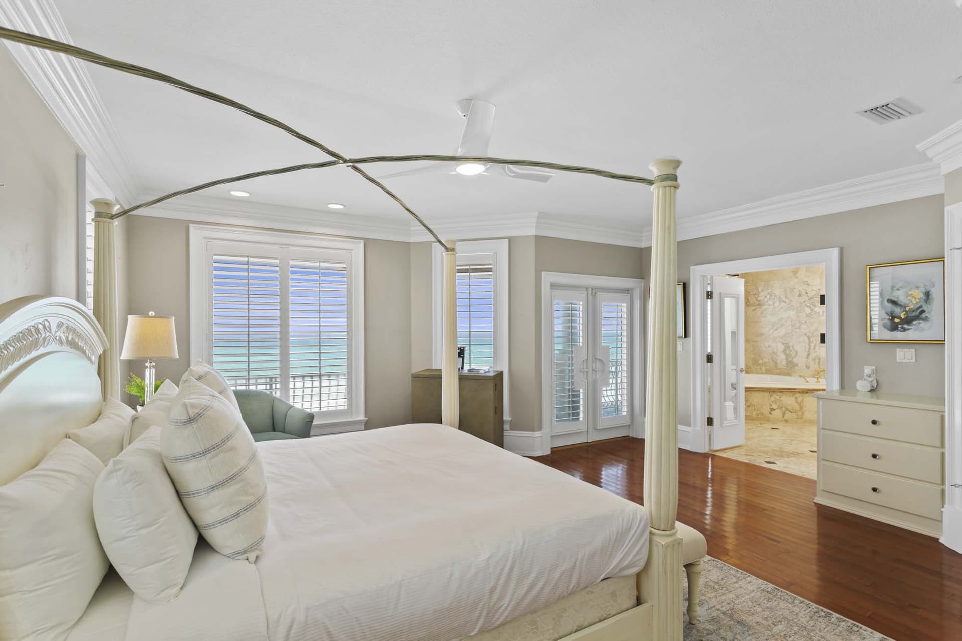 Kings View Manor - Image 23