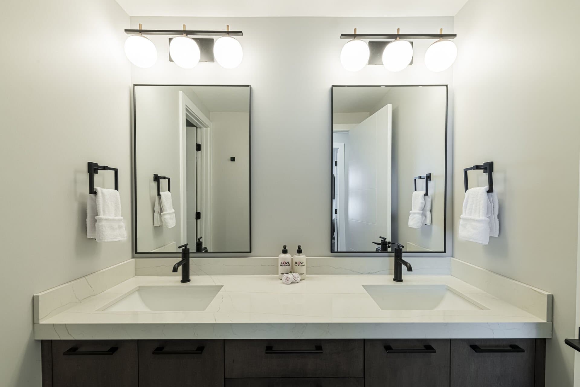 Hideout Epic View - Image 34