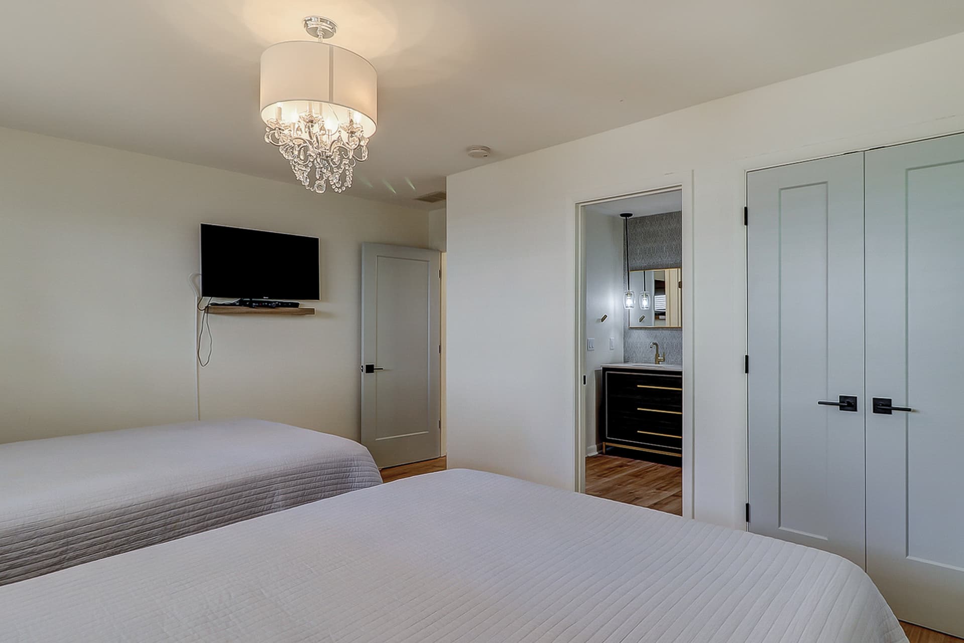 Sunny Daze - Image 17