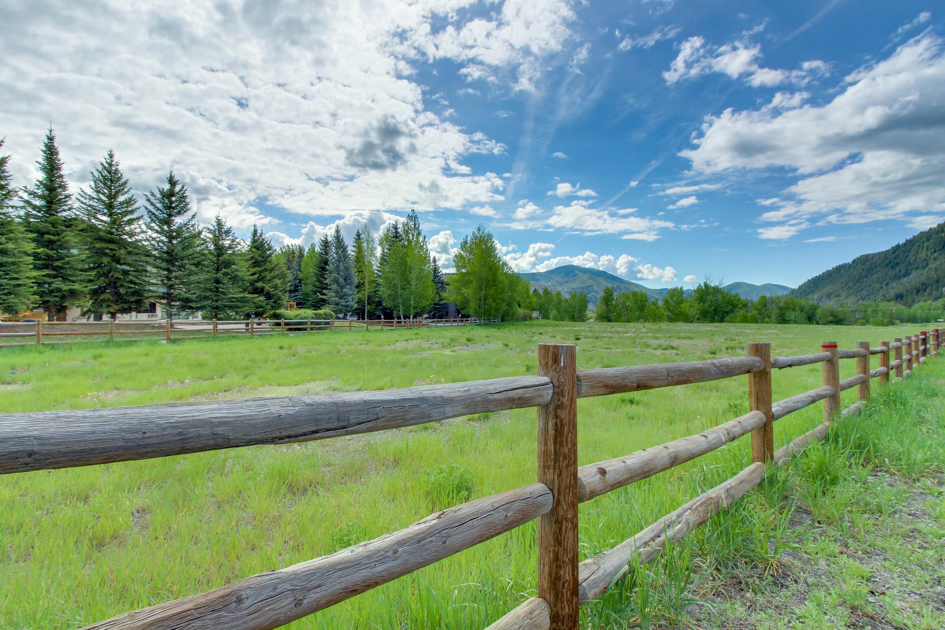 Walk to River Run Gondola - Image 33