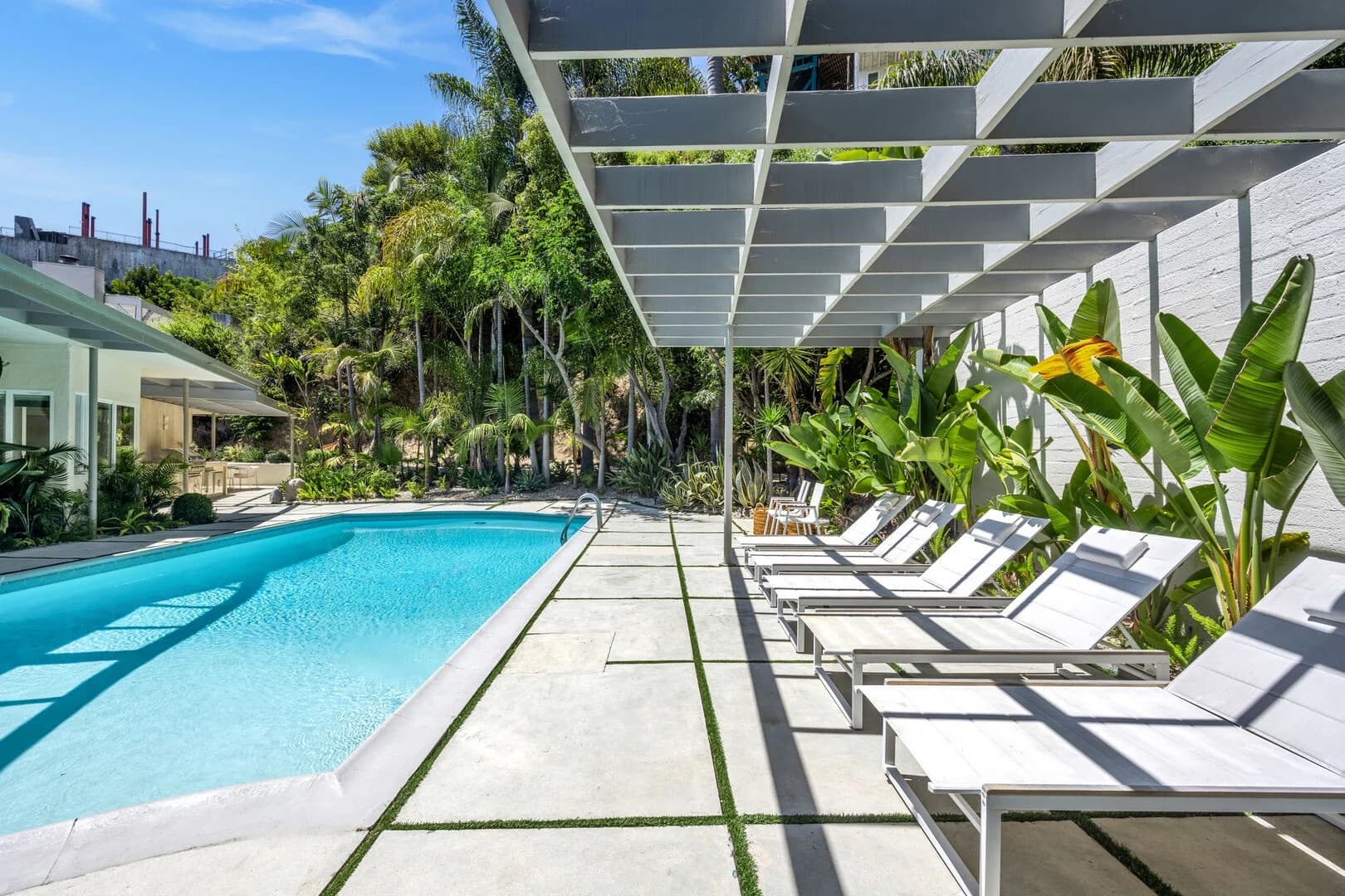 Sunset Plaza View - Image 33