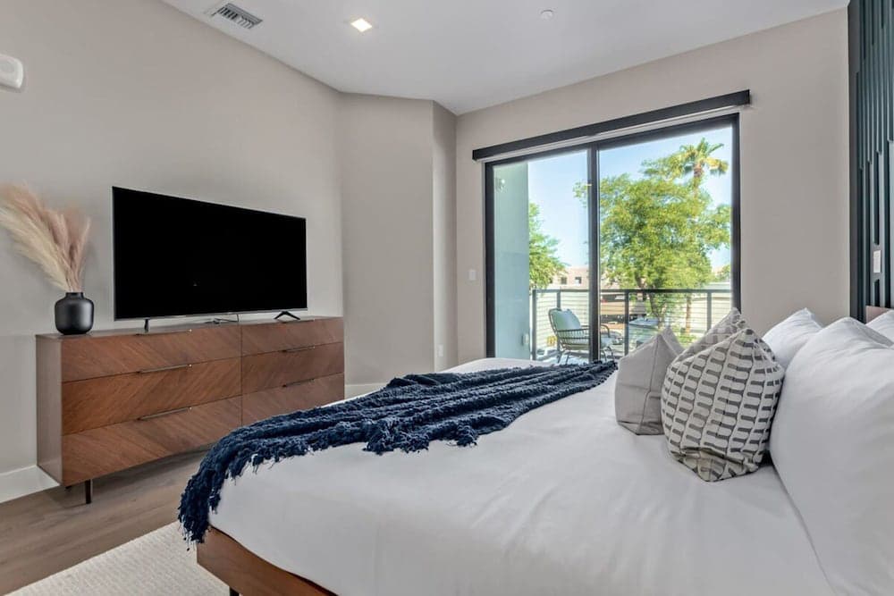 City View Lux Penthouse - Image 8