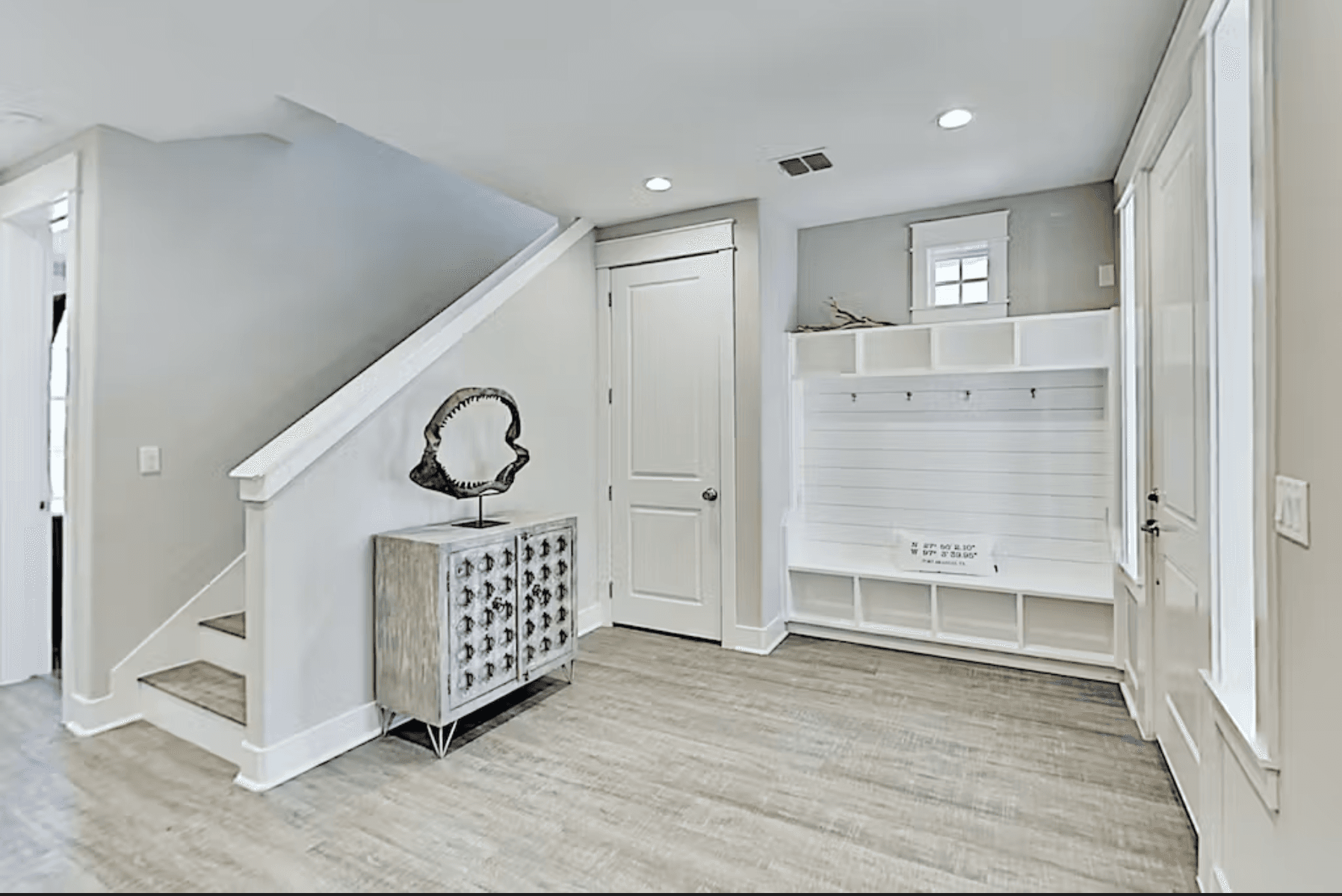 Sleek Beach Home - Image 26