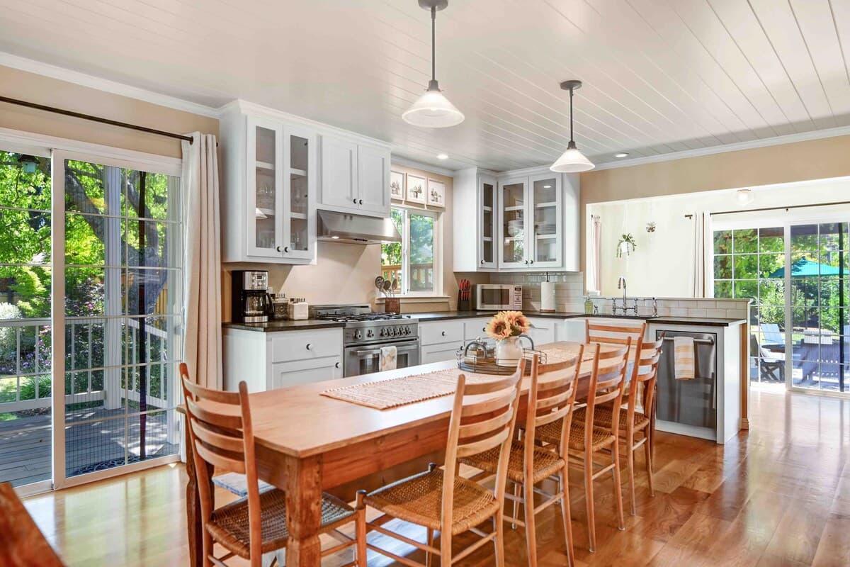 Newcomb Vineyard Escape - Image 10