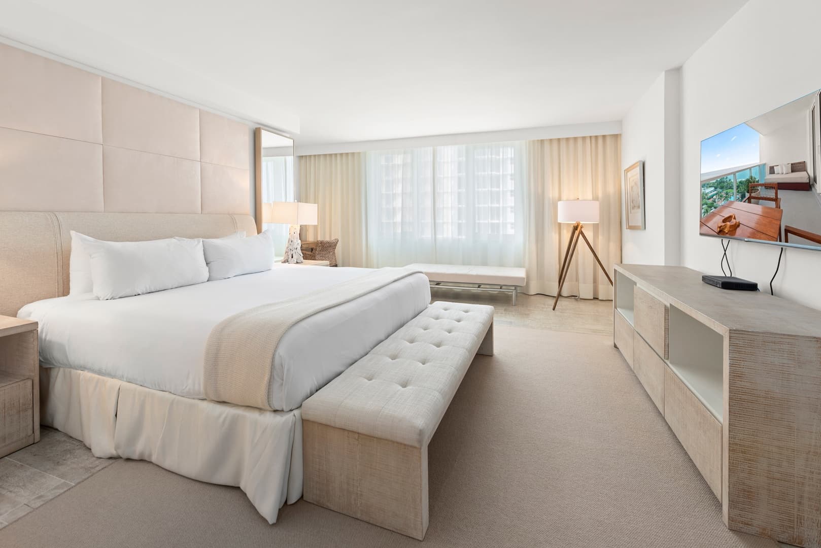 1 Hotel & Homes Condo #1015 - Image 9