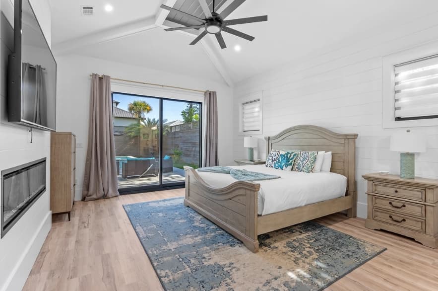 Happy by the Sea - Image 27