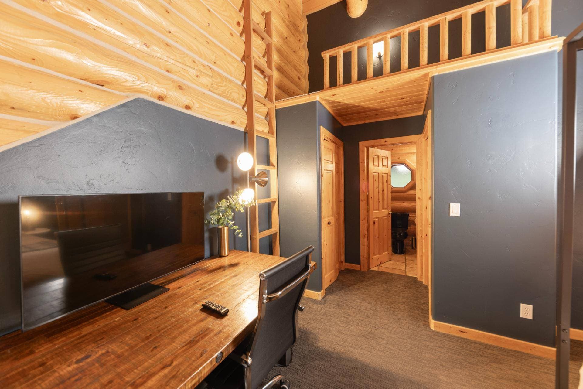 Modern Ski Home - Image 17