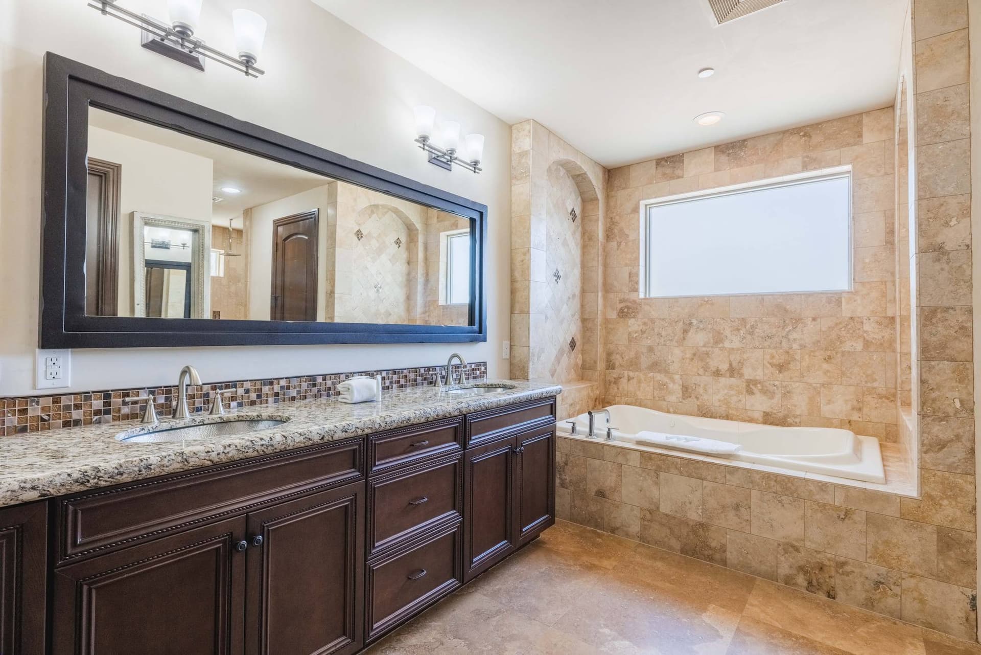 Residence on Cactus - Image 33