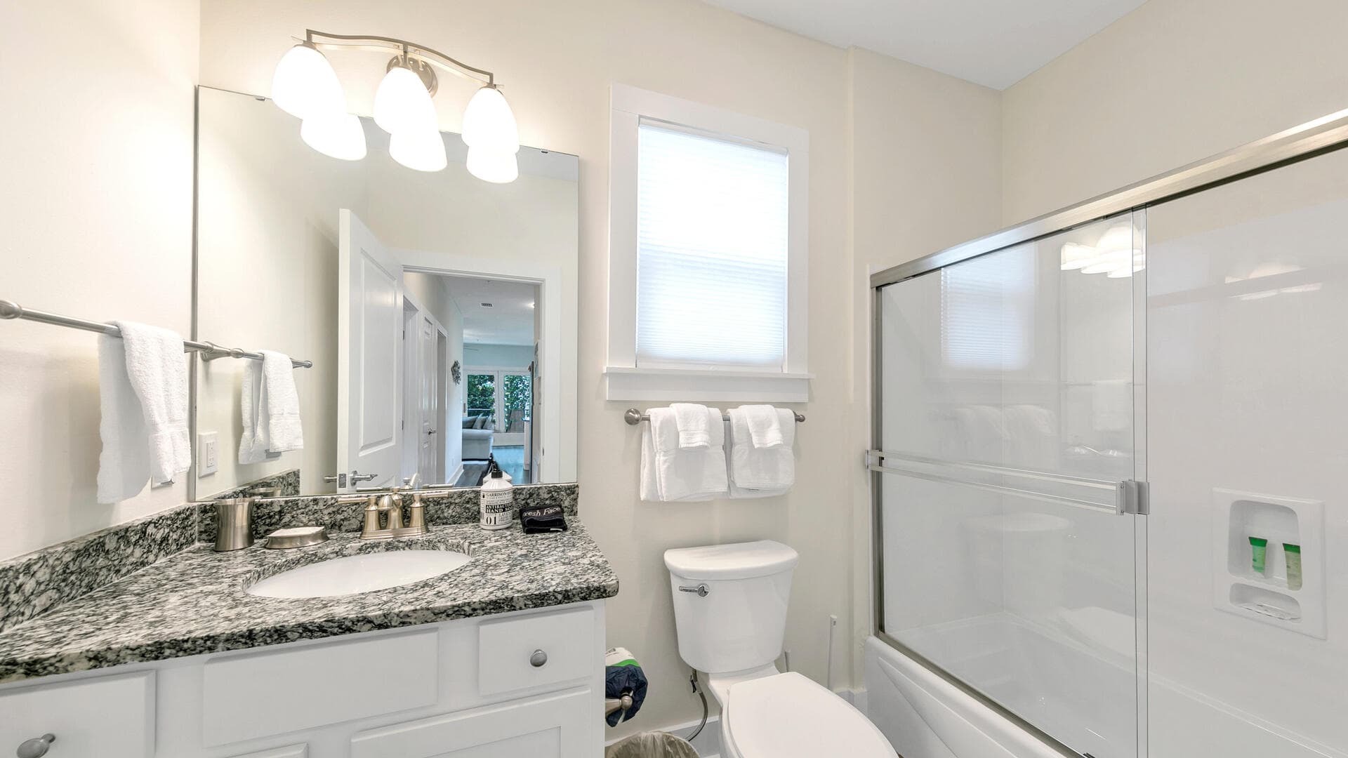 Blue Lake Home - Image 10