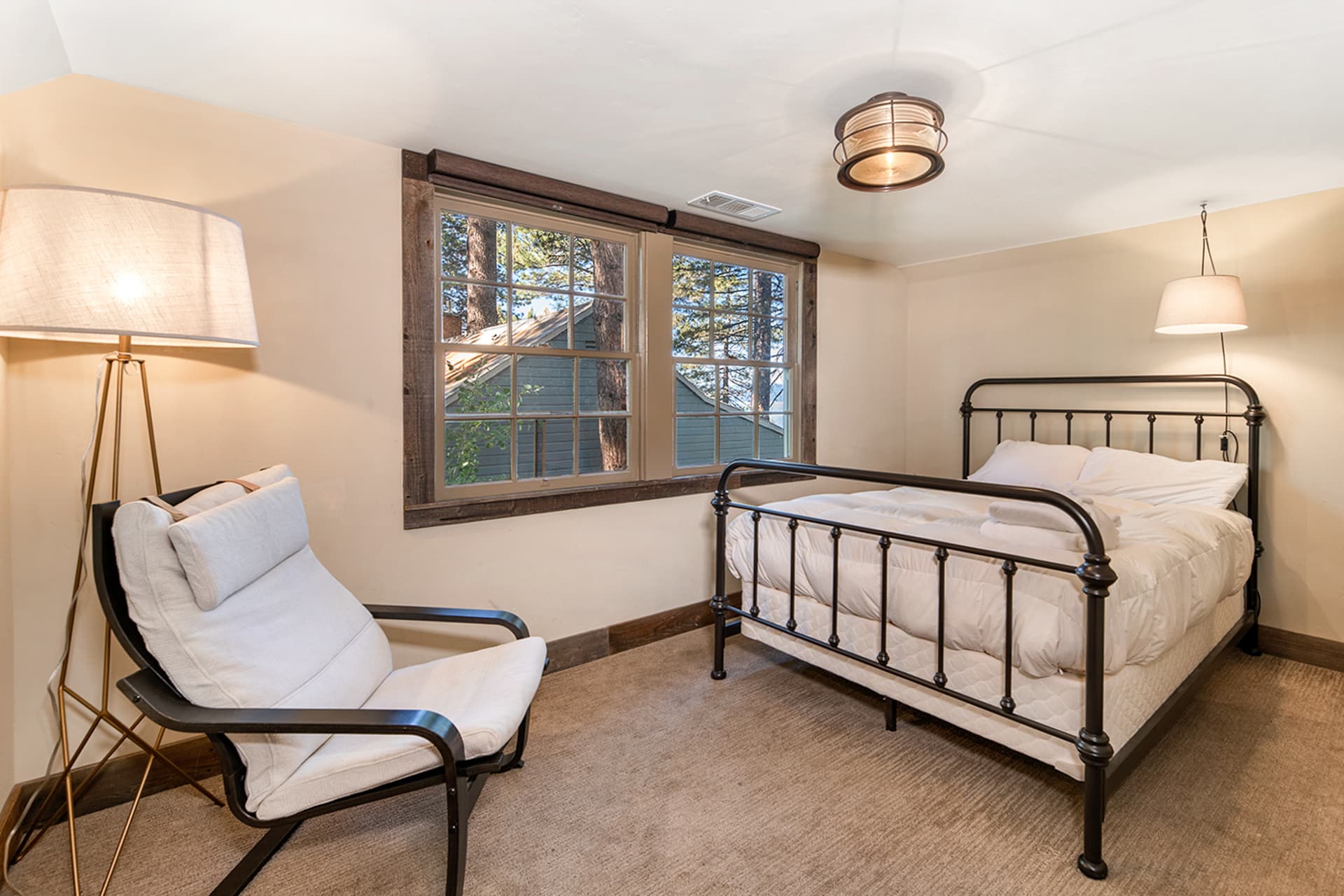 Blue Lakeview Place - Image 8