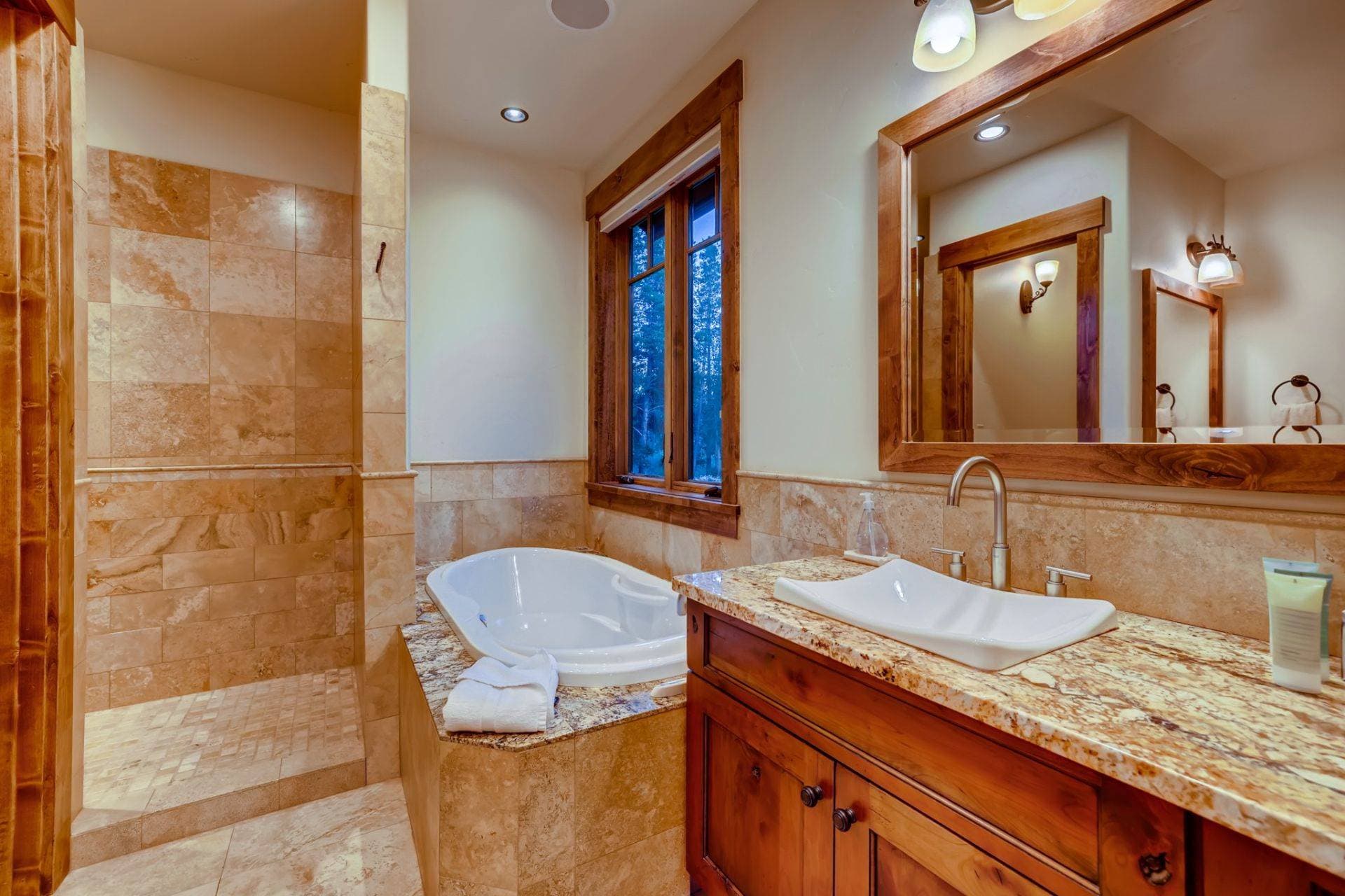 Bear Tracks Lodge - Image 10