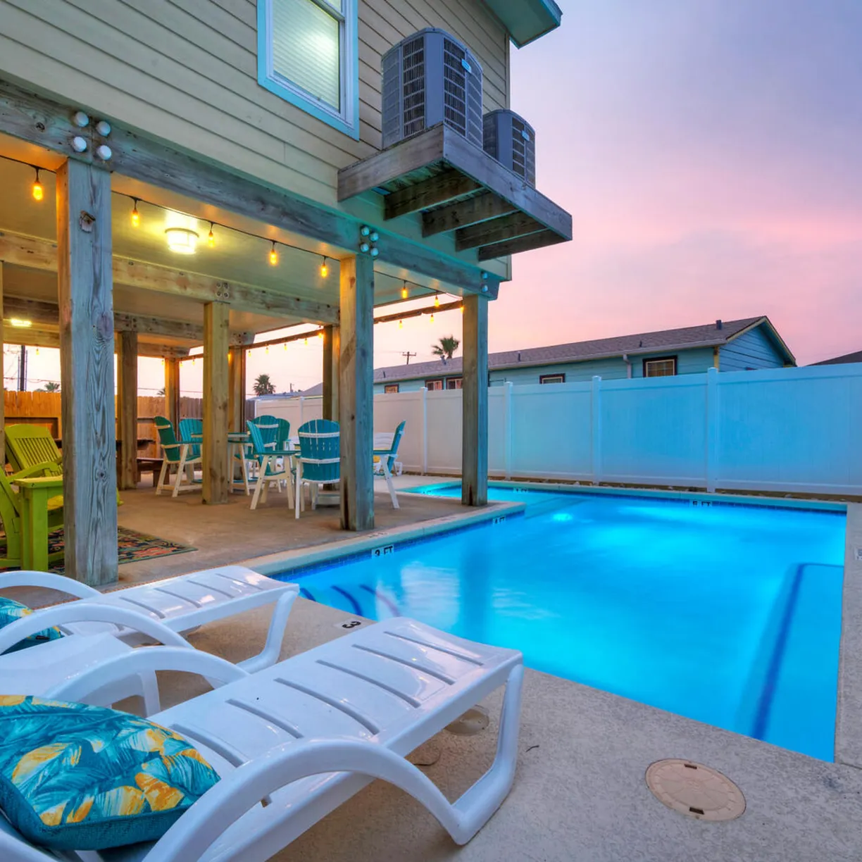 Moxy's Beach House - Image 60