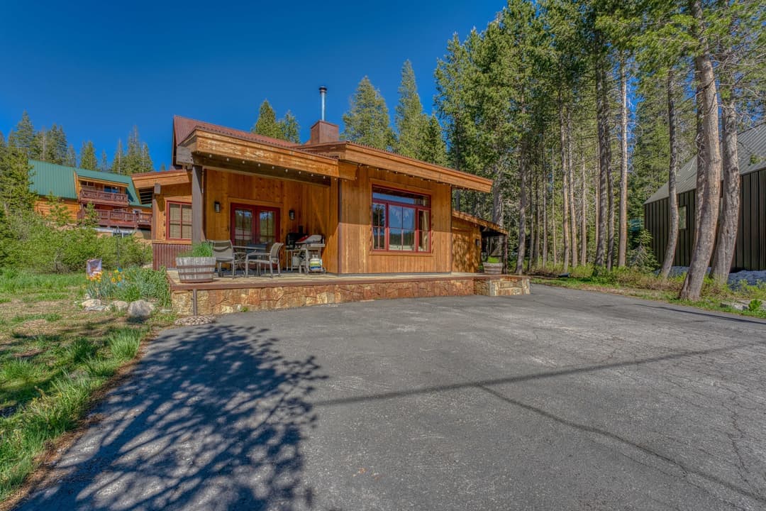 Soda Springs Ski & Lake Retreat - Image 2