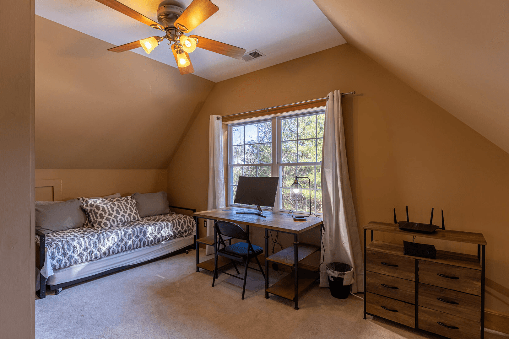 Lazy Bear Inn - Image 15